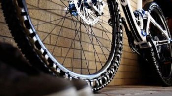 Мешканку Стрия оштрафували через доньку, яка вкрала велосипеди з під’їзду