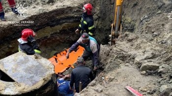На Львівщині під час копання траншеї на 22-річного хлопця впала бетонна плита