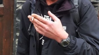 Ховався у під’їзді під сходами: львівські патрульні спіймали шахрая з Житомирщини