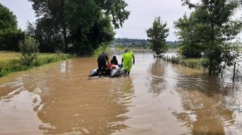 Розмиті дороги та підтоплені будинки: у МВС розповіли про наслідки негоди на Прикарпатті