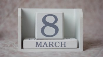 8 березня календар