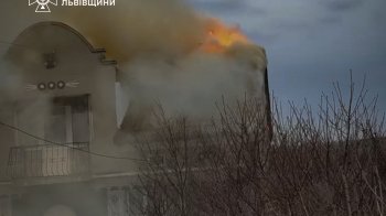На Львівщині горів дах двоповерхового будинку