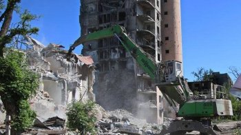 Бетон зі зруйнованих будинків разом з тілами викидають на смітник: реалії Маріуполя