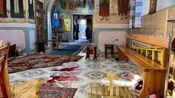 Перевернув все у храмі та напав із ножем на священника: у Вінниці поліцейські затримали зловмисника