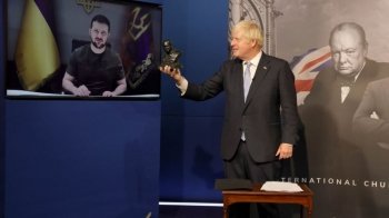 Зеленський дистанційно отримав нагороду за лідерство