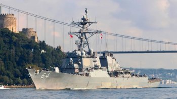 Військовий корабель США перехопив кілька ракет біля узбережжя Ємену