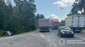 Біля Львова в ДТП з вантажівкою травмувалися 8-річний хлопчик та 71-річна жінка