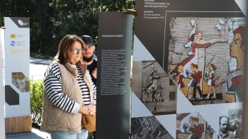 У Львові до Дня Маріуполя відкрили виставку зі світлинами зруйнованих мозаїк