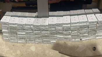 В Грушеві виявили контрабанду павербанків Apple на 600 тис. грн
