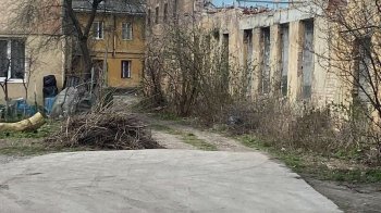 Львів’яни просять комунальників «хоч раз в рік» забирати сміття з вулиці Хмельницького