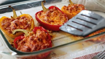 Фарширований перець із куркою в духовці