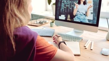 На Львівщині не у всіх школах навчання розпочалося очно: скільки вчаться онлайн