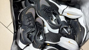 На Львівщині на кордоні виявили кросівки Nike на пів мільйона гривень