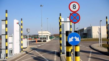 На виїзд понад 300 авто: на кордоні з Польщею великий наплив автомашин і автобусів