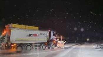 Дороги Львівщини від снігу всю ніч прибирали 124 одиниці техніки