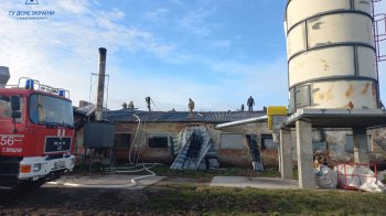 У Яворівському районі горіла будівля одного з підприємств (фото)