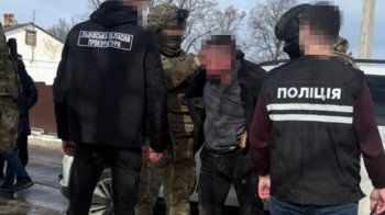 На Львівщині колишній вимагав у жінки 5000 доларів з погрозами поширити інтимні фото