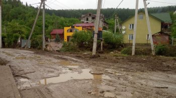 До ліквідації надзвичайної ситуації залучили близько 100 рятувальників
