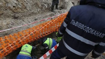 У Львівводоканалі працевлаштували двох переселенців, які втекли від війни
