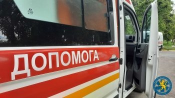 На Львівщині медики йшли пішки понад кілометр, щоб прийняти вуличні пологи