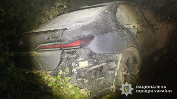 Біля Городка через зіткнення мікроавтобуса та BMW постраждали троє людей