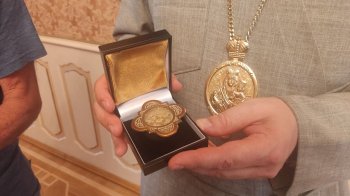 Велопаломник з Франції подарував Львову мощі святої Терези