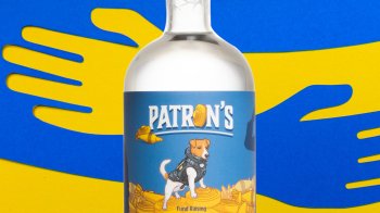 В Австралії випустили горілку з псом Патроном: гроші від продажу підуть на допомогу Україні