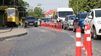 У Львові відновлюють пошкоджені делініатори