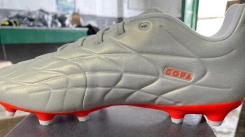 Перевозив пів тонни брендових речей під виглядом гуманітарки: львівські митники затримали контрабанду