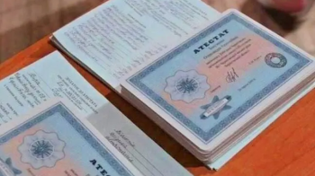 У Міносвіти наголошують, що у школах не мають права вимагати грошей за атестат