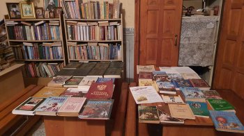 Таємна кімната російської пропаганди: у скандальному соборі УПЦ (МП) в Хмельницькому знайшли бібліотеку з російськими агітками