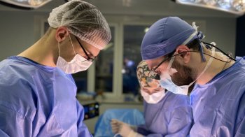 Вперше в Україні: львівські трансплантологи використали спеціальний апарат для пересадки нирки