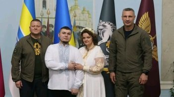 Розписав Залужний, а свідком був Кличко: у Києві відбулося незвичне весілля