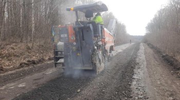 На Стрийщині розпочали ремонтувати дорогу: мешканців області просять обмежити рух 