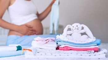 Українські матері-біженки, які народили в Польщі, зможуть отримати там допомогу на дитину