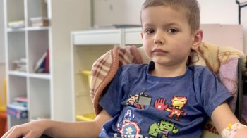 Матвійко, якому видалили пухлину із кістки ноги. Перше медичне об'єднання Львова