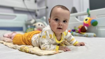 У Львові лікарі прооперували немовля з діагнозом, який не дає дожити до року