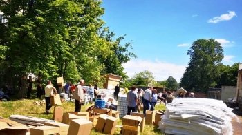 Для переселенців у Стебнику чеські благодійники завезли 10 тонн гуманітарної допомоги