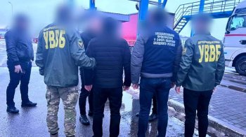 43-річний уродженець Запоріжжя за 2 тис. доларів намагався підкупити прикордонника в Раві-Руській