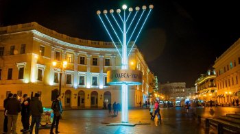 Юдейські ханукії та російські православні «луковіци»