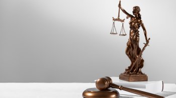 Цькував онкохвору однокласницю: на Львівщині суд покарав маму школяра