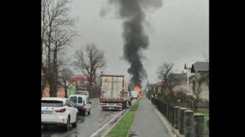 У Стрийському районі посеред дороги загорілась вантажівка