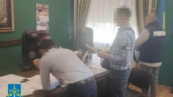 У Львові затримали посадовця Укртрансбезпеки, який вимагав 10 тис. грн «відкатів» щомісяця