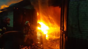На Дрогобиччині горіла господарська будівля, залучили 12 рятувальників