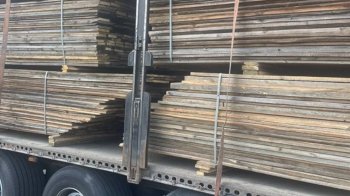 На кордоні затримали деревину