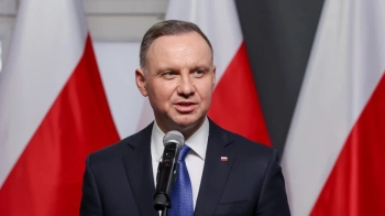 Анджей дуда розмовляє із журналістами