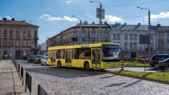 З 2 березня в автобусах Львова не прийматимуть паперові 1, 2, 5 і 10 гривень старих зразків