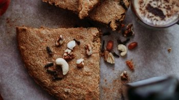 Смачно та швидко: рецепт медівника із сухофруктами