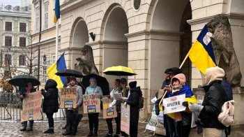 Активісти вимагали від Львівської міської ради припинити непершочергові витрати