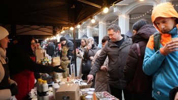 Понад 50 виробників у Львові об’єднав ярмарок «Різдвяний крафт і коляда»